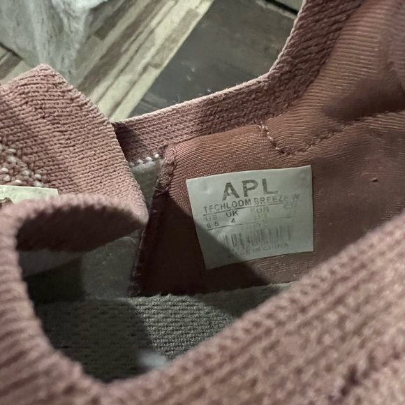 APL Sneaker - Picture 2 of 6